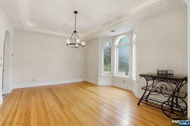 1 Dimmig Court, Upper Saddle River, NJ 07458