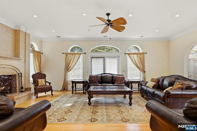 1 Dimmig Court, Upper Saddle River, NJ 07458