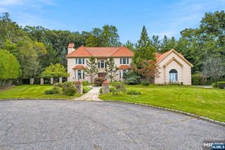 1 Dimmig Court, Upper Saddle River, NJ 07458