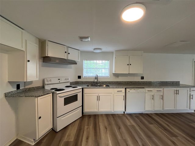 2445 Elmwood Drive, Wills Point, TX 75169