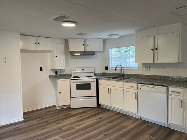 2445 Elmwood Drive, Wills Point, TX 75169
