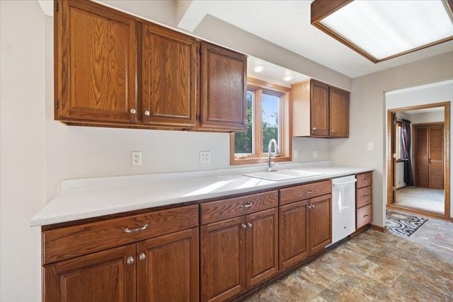 2204 Cottage Row Road, Cedar Falls, IA 50613