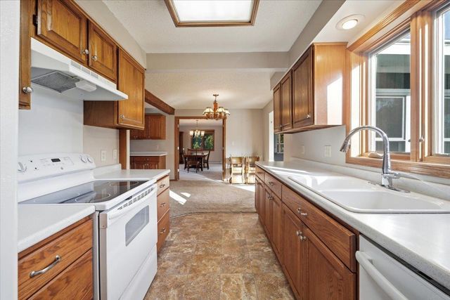 2204 Cottage Row Road, Cedar Falls, IA 50613