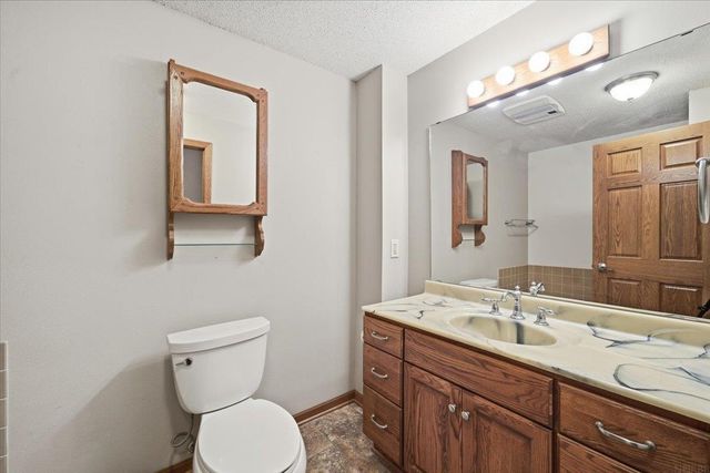 2204 Cottage Row Road, Cedar Falls, IA 50613