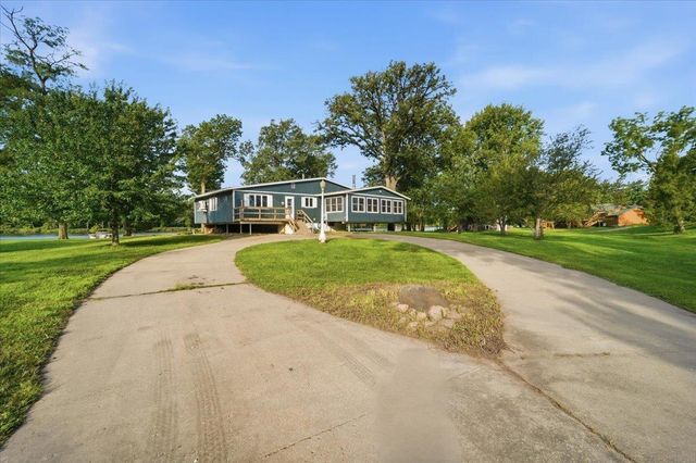 2204 Cottage Row Road, Cedar Falls, IA 50613