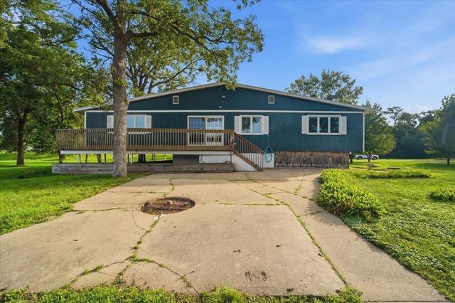 2204 Cottage Row Road, Cedar Falls, IA 50613