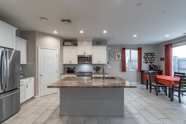 8354 Apothic Way, Sacramento, CA 95829