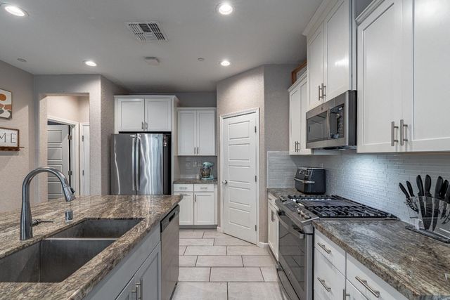 8354 Apothic Way, Sacramento, CA 95829