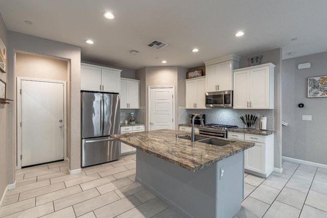 8354 Apothic Way, Sacramento, CA 95829