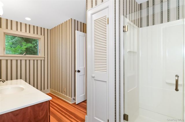 6 Oxford Avenue, Shelter Island, NY 11964