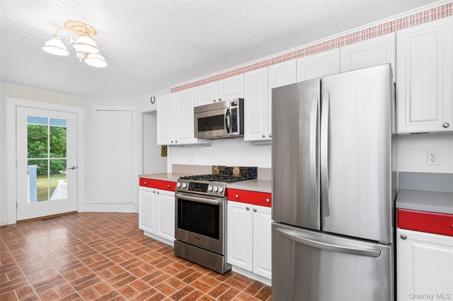 6 Oxford Avenue, Shelter Island, NY 11964