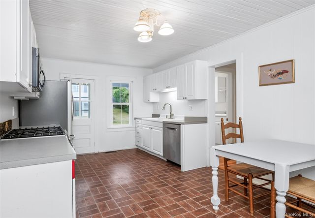 6 Oxford Avenue, Shelter Island, NY 11964