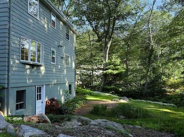 4 Big Rock Rd, Manchester, MA 01944