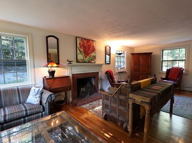 4 Big Rock Rd, Manchester, MA 01944