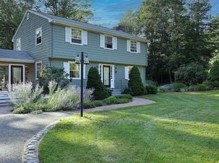 4 Big Rock Rd, Manchester, MA 01944