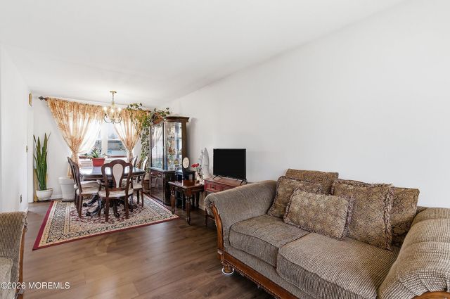 5 Alan Terrace, Jackson, NJ 08527