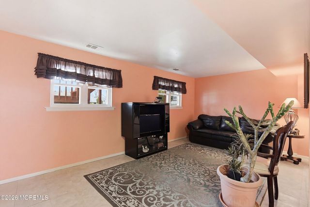 5 Alan Terrace, Jackson, NJ 08527