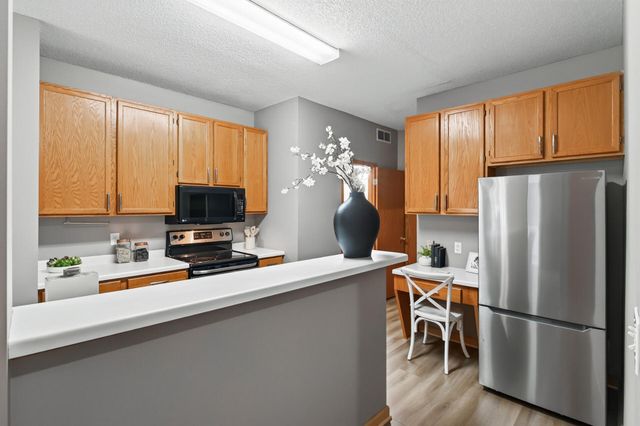 14098 Plymouth Avenue S 56, Burnsville, MN 55337