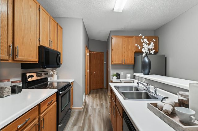 14098 Plymouth Avenue S 56, Burnsville, MN 55337