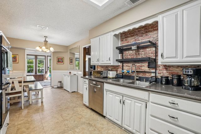 6102 Waterview Drive, Arlington, TX 76016
