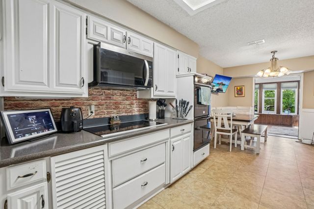 6102 Waterview Drive, Arlington, TX 76016