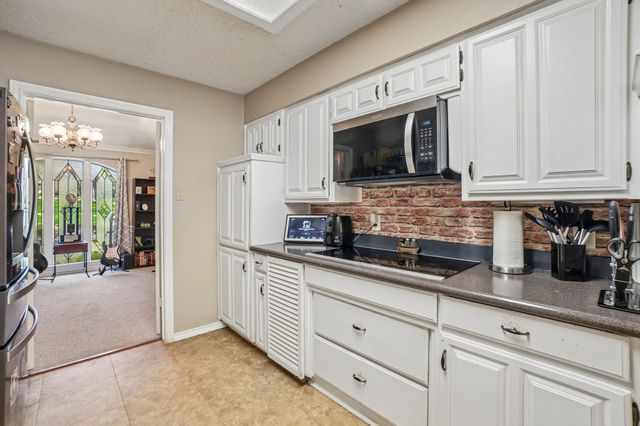 6102 Waterview Drive, Arlington, TX 76016