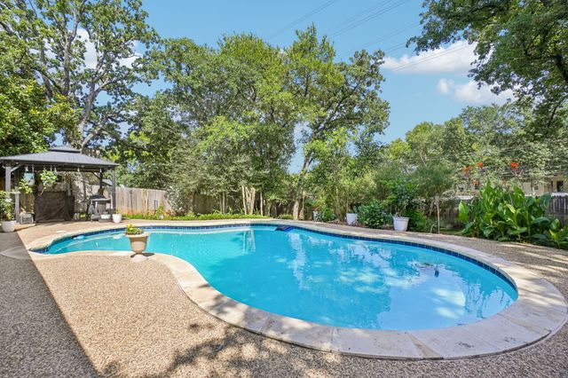 6102 Waterview Drive, Arlington, TX 76016