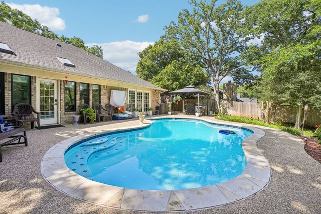 6102 Waterview Drive, Arlington, TX 76016