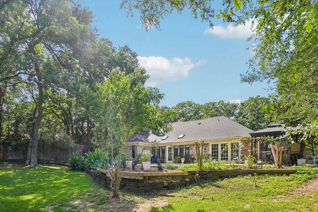 6102 Waterview Drive, Arlington, TX 76016
