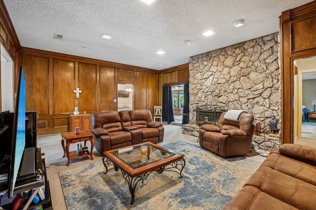 6102 Waterview Drive, Arlington, TX 76016