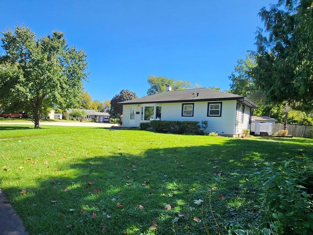 221 Sunset Terrace, Crystal Lake, IL 60014
