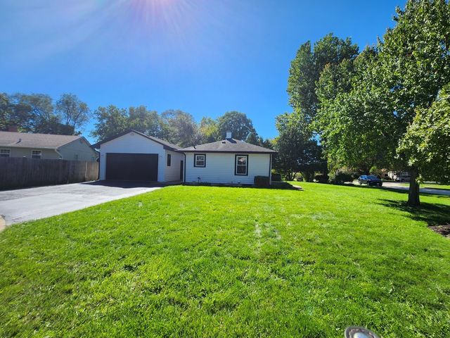 221 Sunset Terrace, Crystal Lake, IL 60014