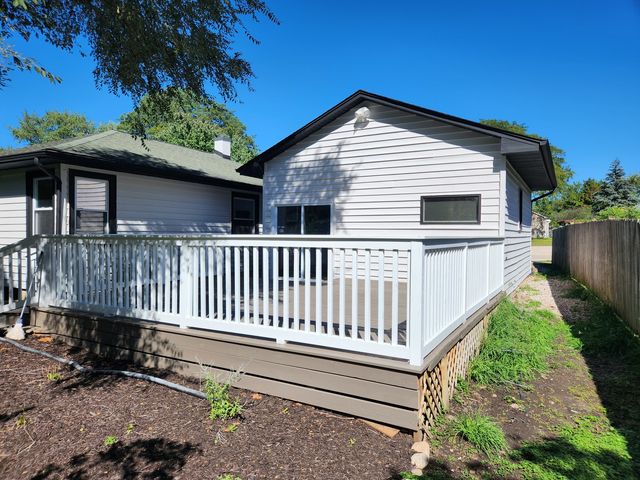 221 Sunset Terrace, Crystal Lake, IL 60014