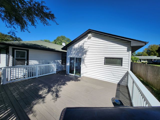 221 Sunset Terrace, Crystal Lake, IL 60014