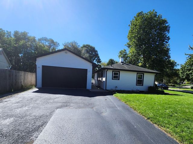 221 Sunset Terrace, Crystal Lake, IL 60014