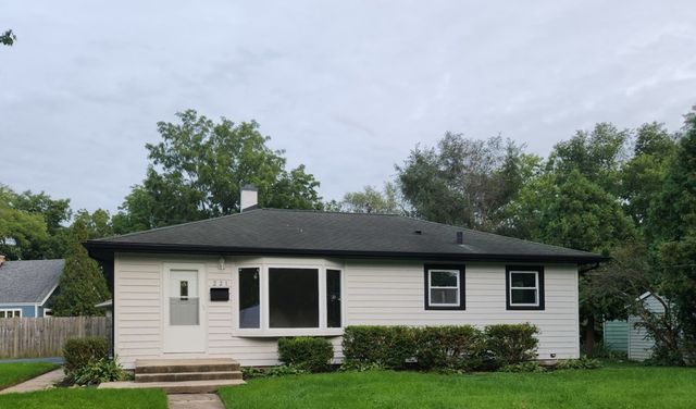 221 Sunset Terrace, Crystal Lake, IL 60014
