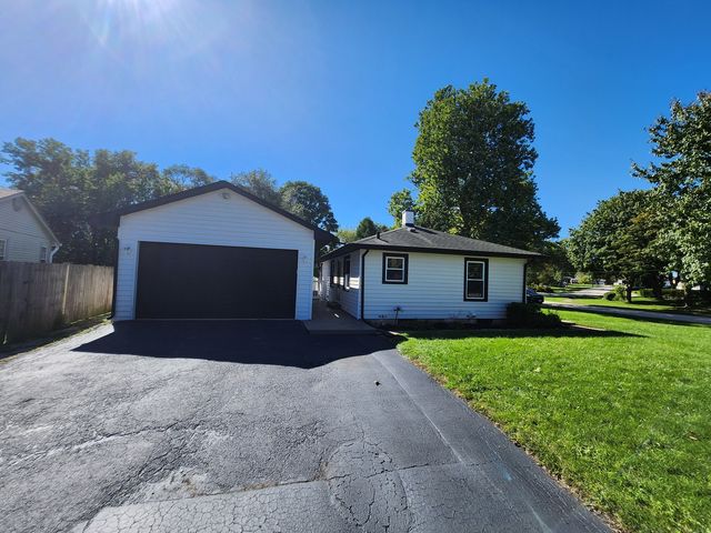 221 Sunset Terrace, Crystal Lake, IL 60014