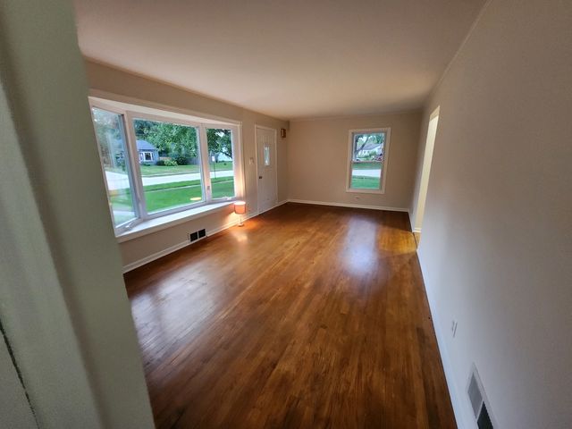 221 Sunset Terrace, Crystal Lake, IL 60014