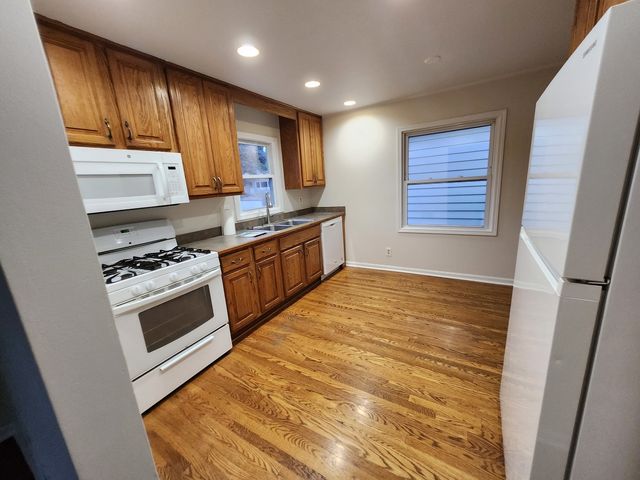 221 Sunset Terrace, Crystal Lake, IL 60014