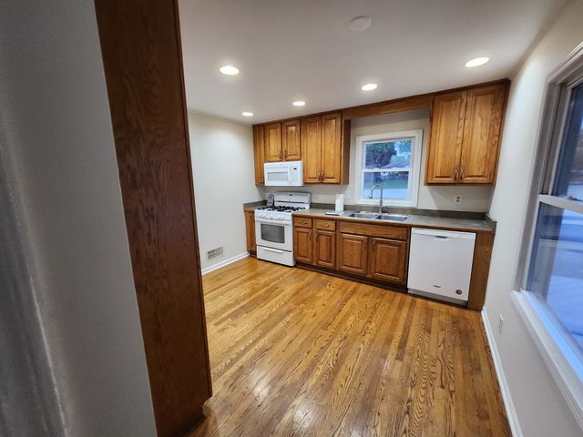 221 Sunset Terrace, Crystal Lake, IL 60014