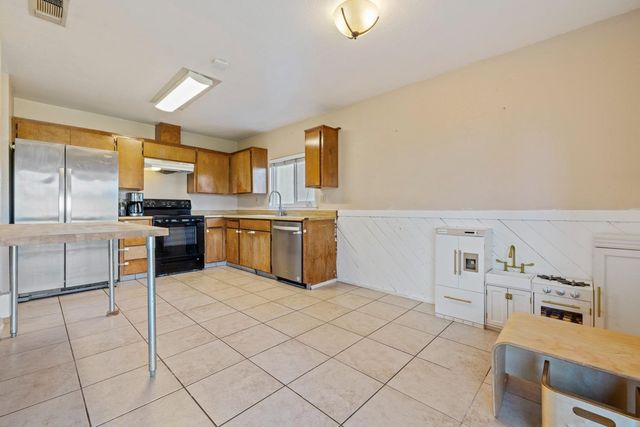 2513 Stoneridge Dr, Modesto, CA 95355