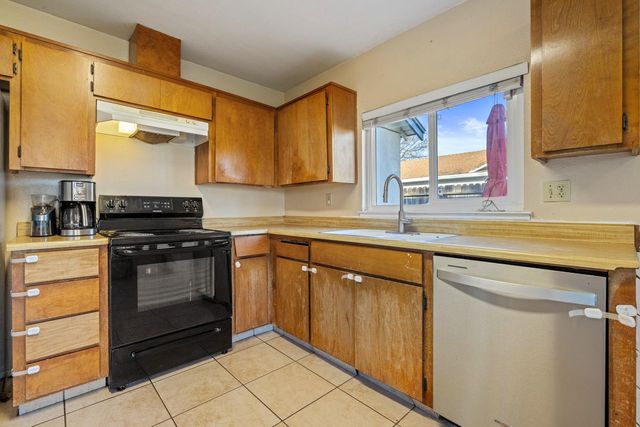 2513 Stoneridge Dr, Modesto, CA 95355