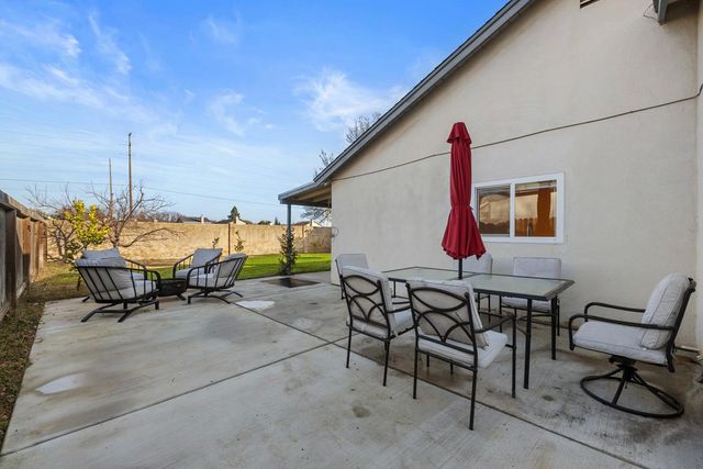 2513 Stoneridge Dr, Modesto, CA 95355