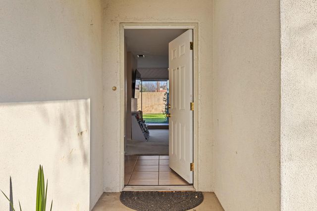 2513 Stoneridge Dr, Modesto, CA 95355