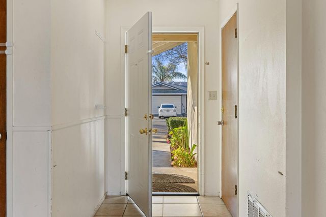 2513 Stoneridge Dr, Modesto, CA 95355