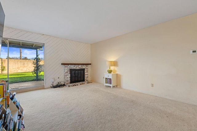 2513 Stoneridge Dr, Modesto, CA 95355