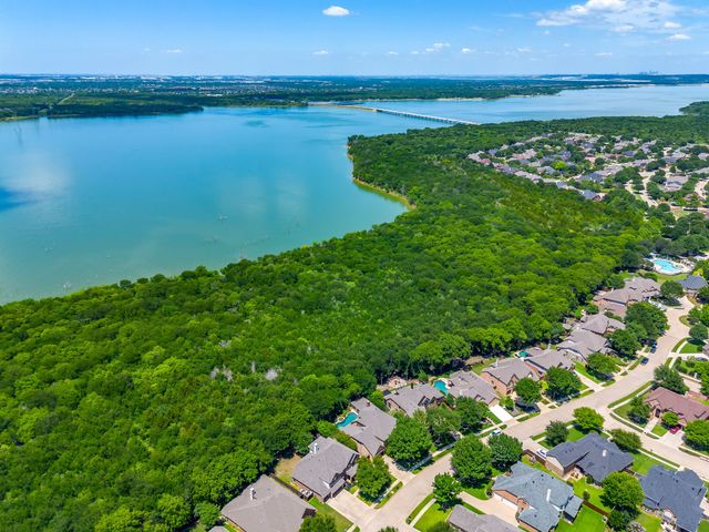 2620 Waters Edge Drive, Grand Prairie, TX 75054
