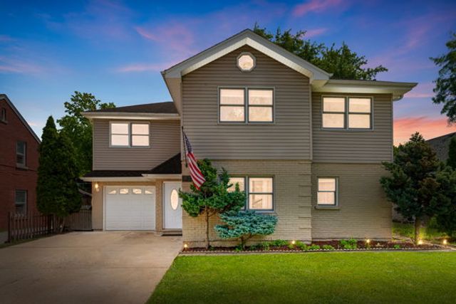 641 8th Avenue, La Grange, IL 60525