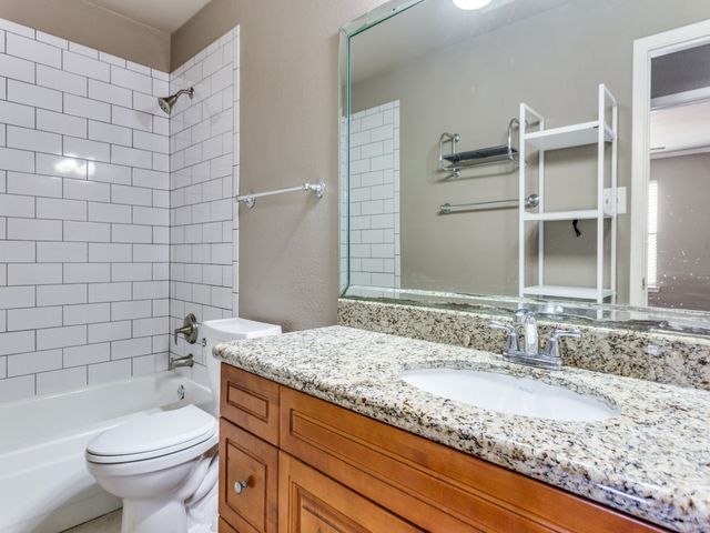 5618 Cedar Creek Drive 5, Benbrook, TX 76109