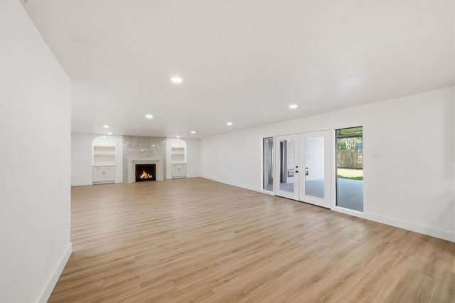 2304 Eagles Way, Pearland, TX 77581